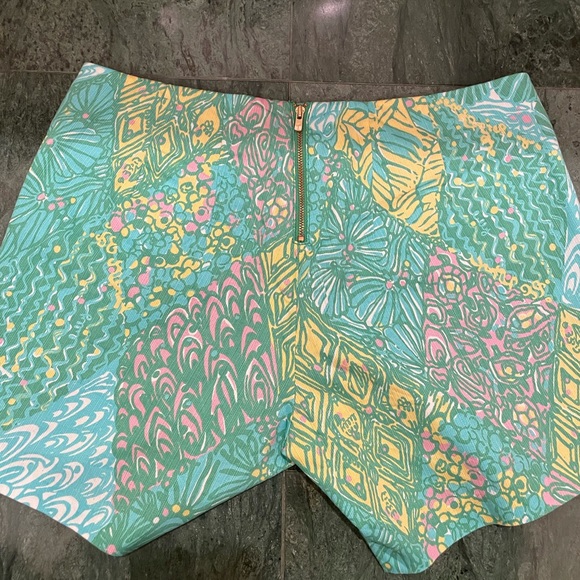 RARE💚Lilly Pulitzer💛 shorts - Picture 5 of 7
